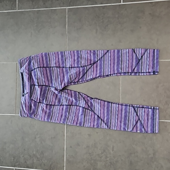 Lululemon Pace Rival Crops, Size 6 - Picture 4 of 15